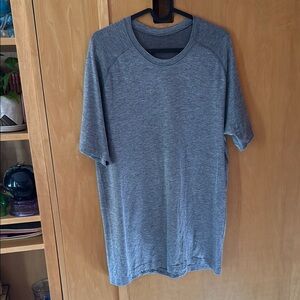 Men's medium Lululemon metal vent tech T-shirt